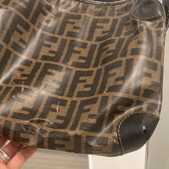 🌊Vintage 100% Authentic Fendi Crossbody Bag🌊 - Picture 4 of 11